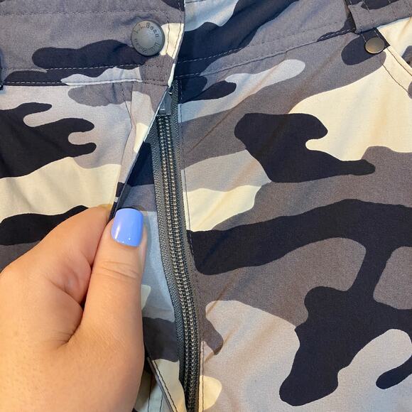 L.L. Bean Grey Camouflage Snow Pants Winter Pants Ski Winter Sports Sz 16 Kids - Picture 4 of 13